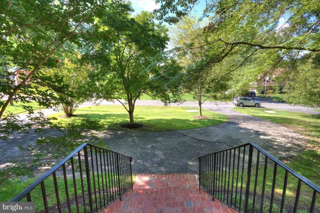 Circular driveway