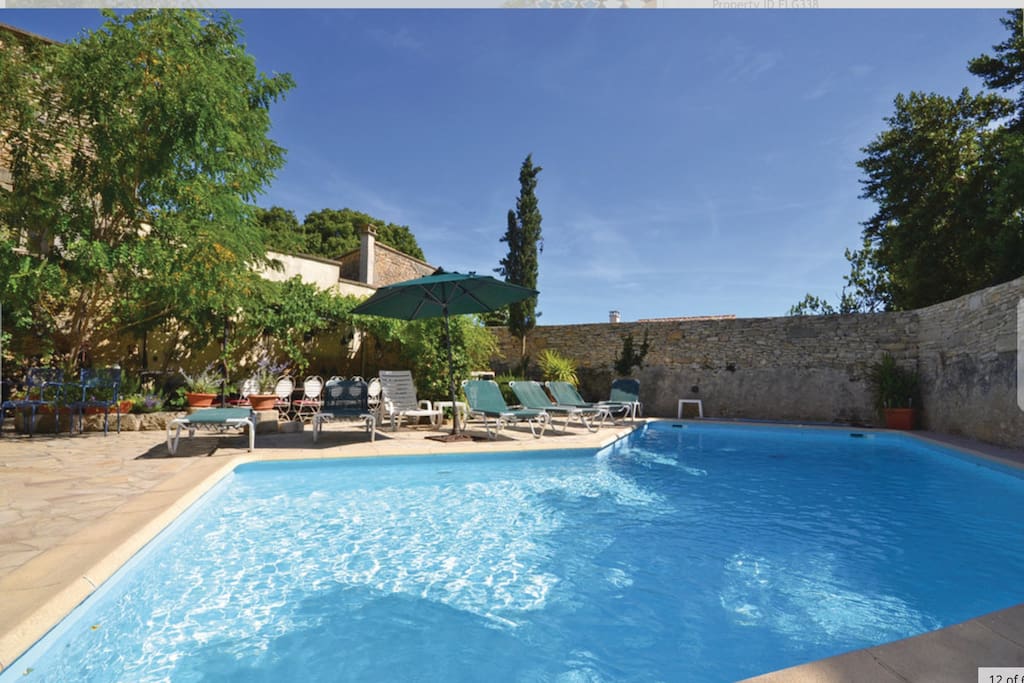 Poolside
Maison de Maitresse