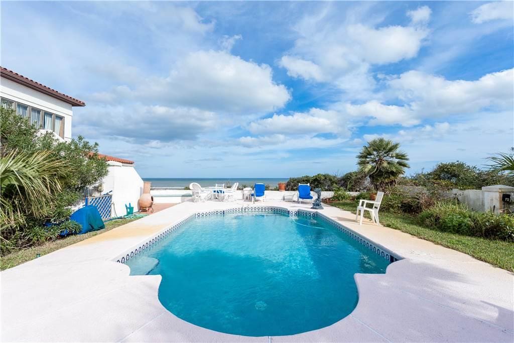 You can have the best of both worlds! - Enjoy ocean views from the private in-ground pool at Sueno Mar!