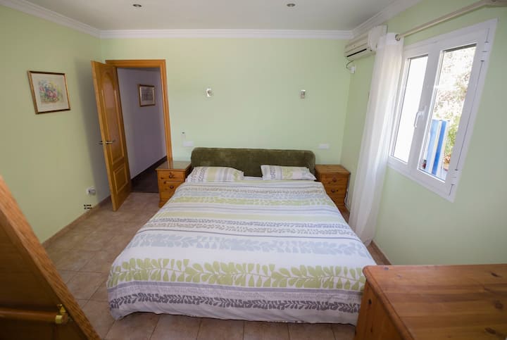 Სუპერ King-ის ზომის საწოლი ლუმბარის კორექტირებით