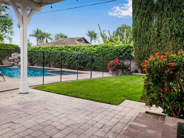 ★ 3BR Farmhouse w/ Gated Pool, Spa & Covered Patio