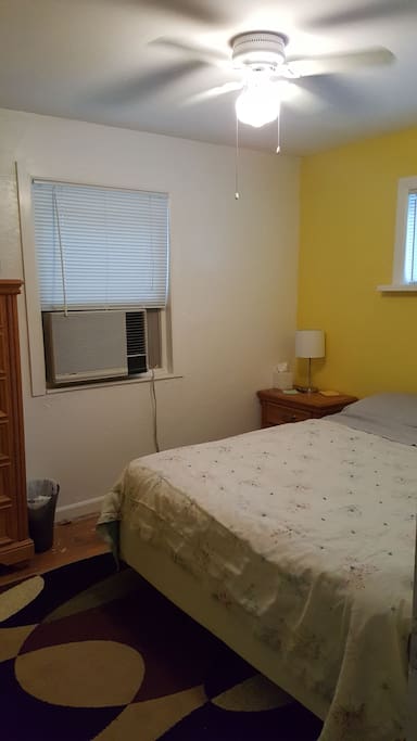 Guest bedroom.