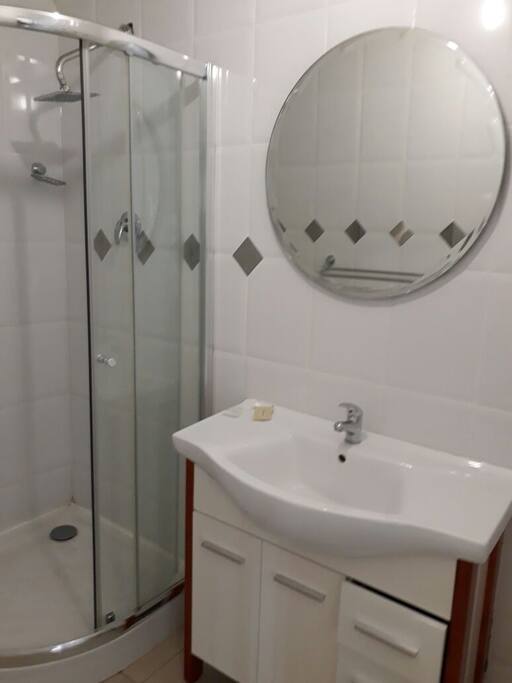 Room 9 Bathroom