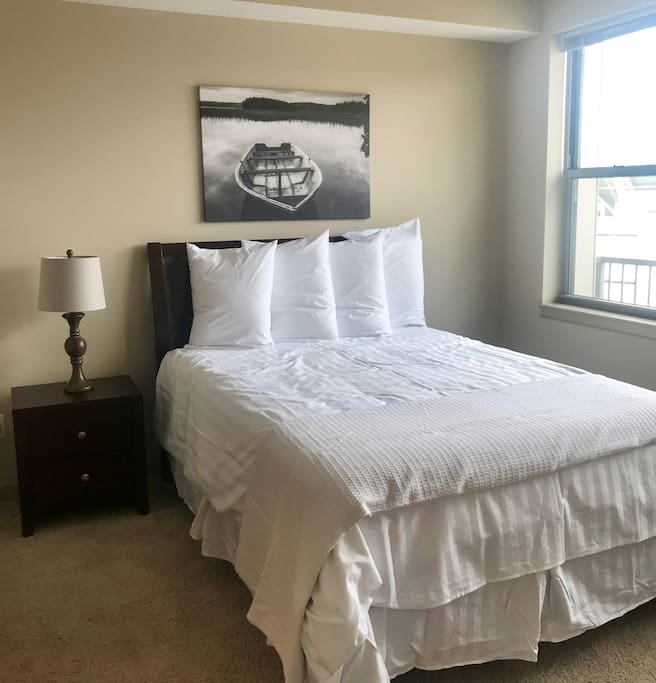 Bedroom with Queen bed
