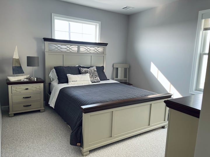 Queen Bedroom