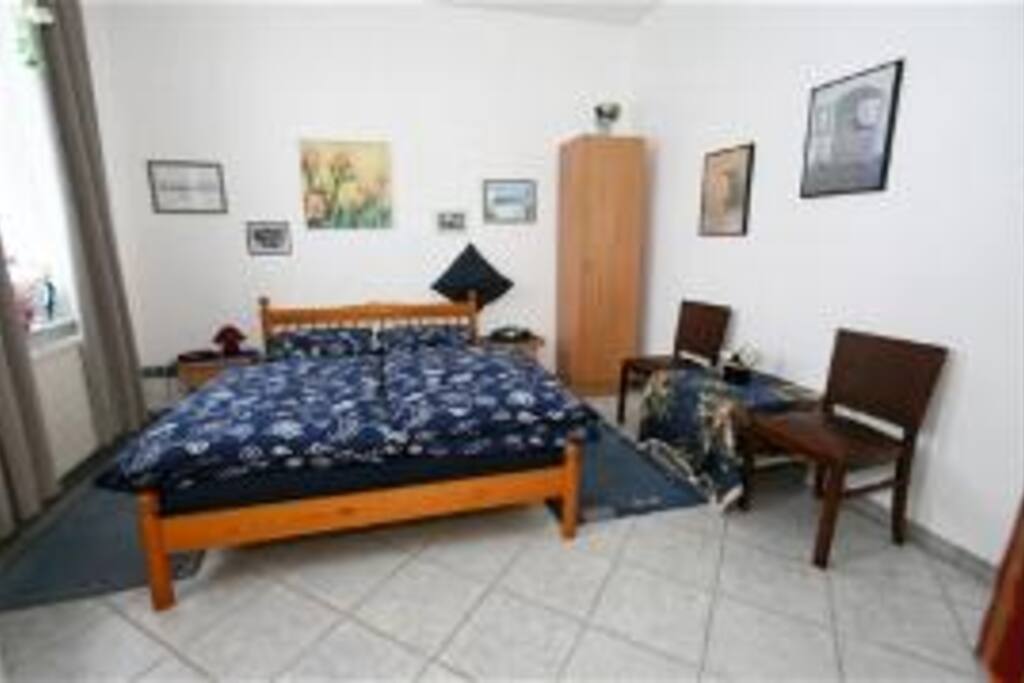 2. Schlafzimmer