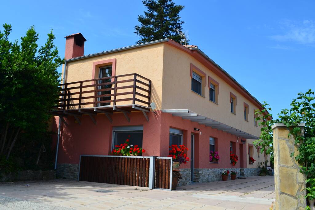 Cottage in the Country of Wine and Cava