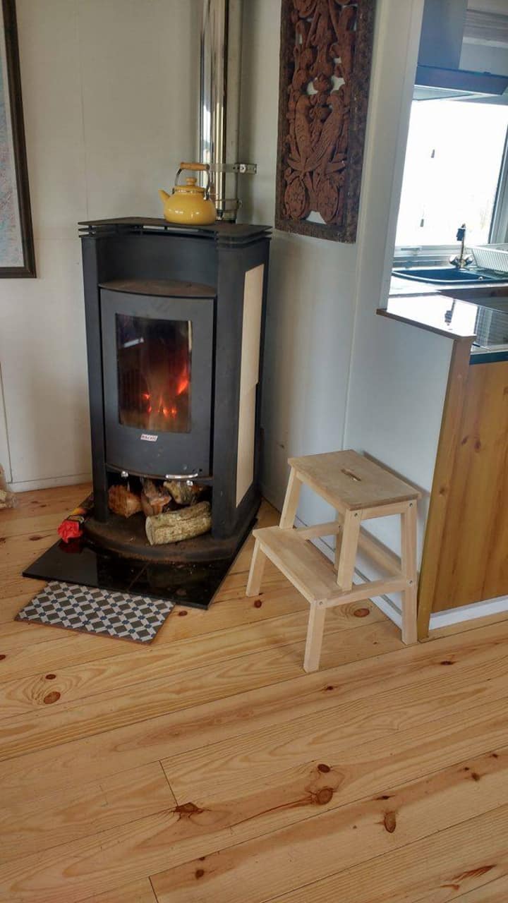 Quiet and quirky mobile home 5 mins from the beach