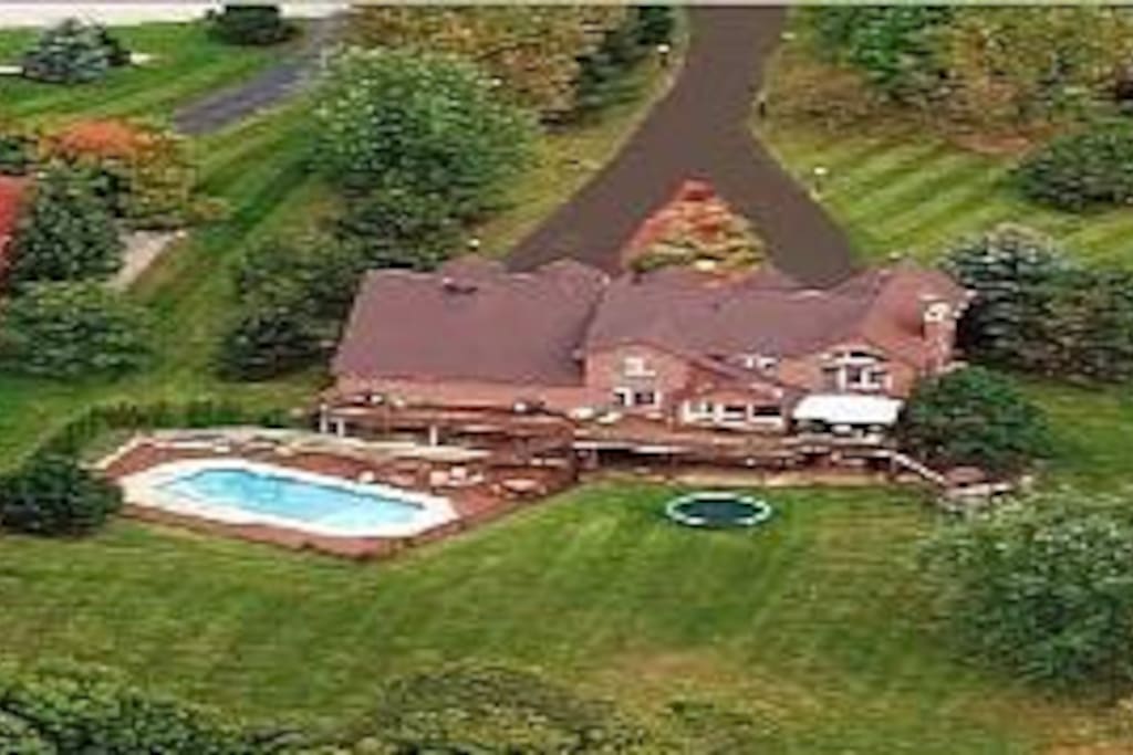 4 acres backing onto a forest (including 2 acres of forest)