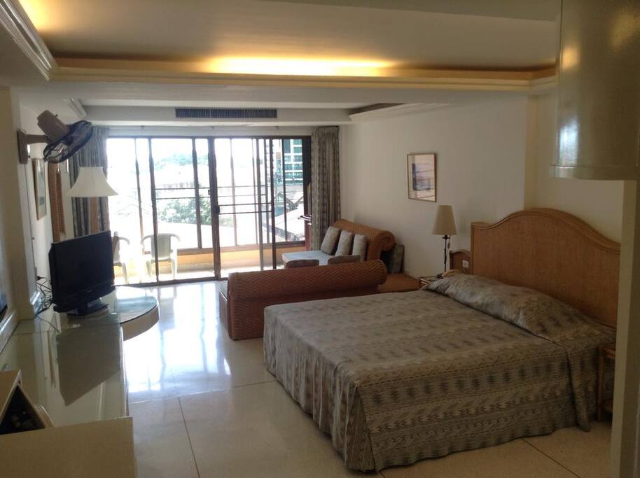 Living room
Bed room
Kitchen & Balcony
