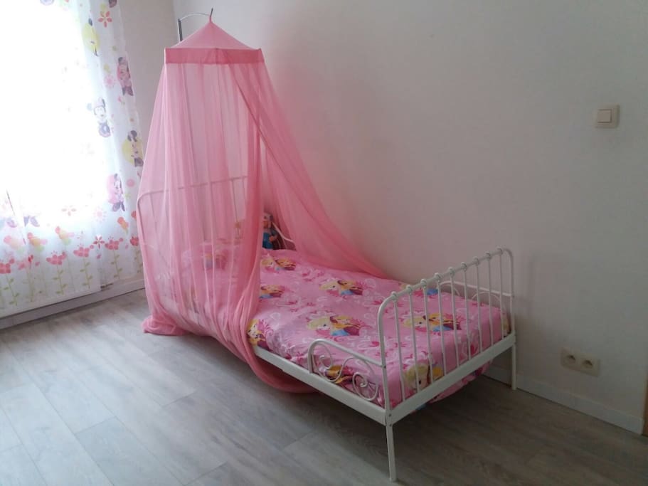 slaapkamer 1 ( 1 bed/ mogelijkheid extra matras)