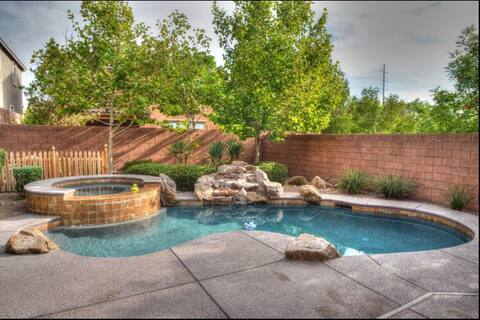 Private room with Private bathroom/Pool/Quiet/Safe
