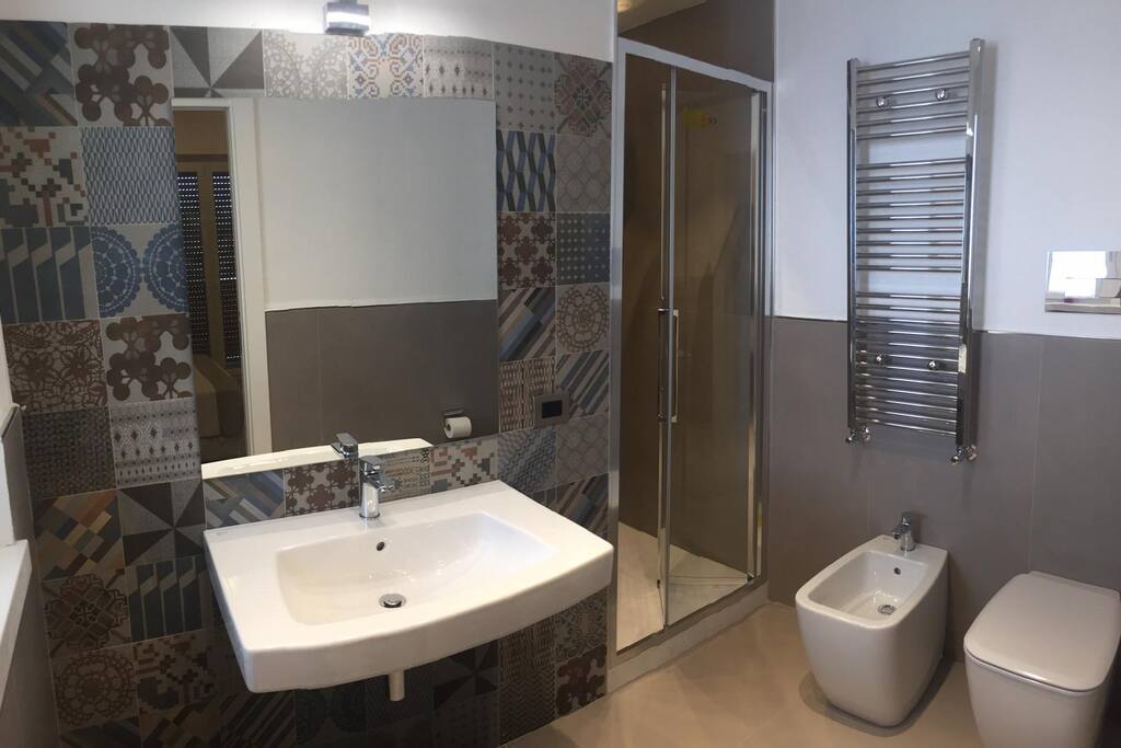 Bagno stanza padronale con doccia