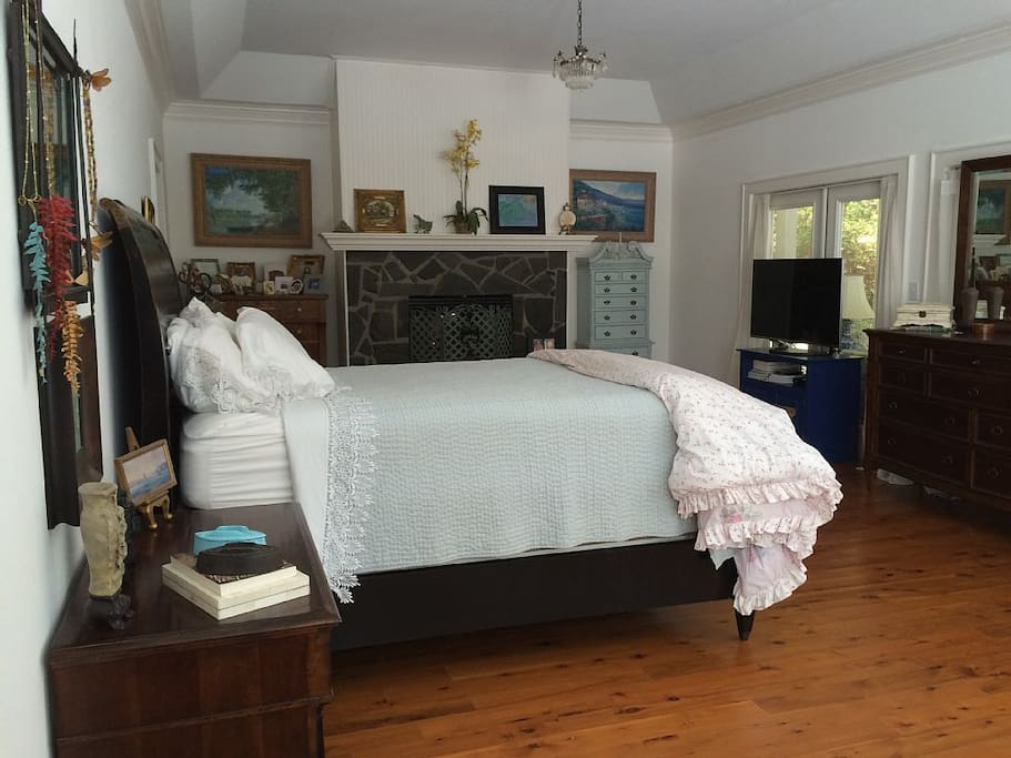 Private Suite. Master Bedroom, Bath, Fireplace, Screen Porch.