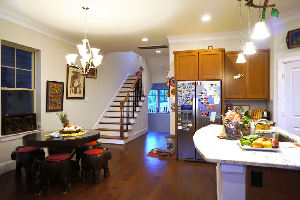 Open common space: Living room, dining room and kitchen