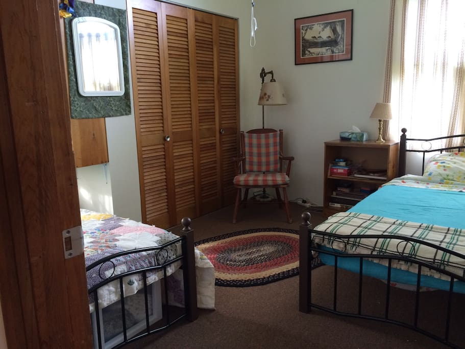 Bedroom with two Single Beds