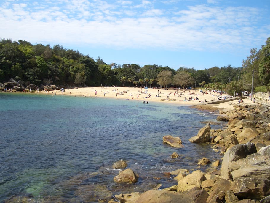 The apartment is located on the end of the beach closest to Shelly Beach, which is a tropical little beach perfect for the last sun of the day and sheltered from winds.