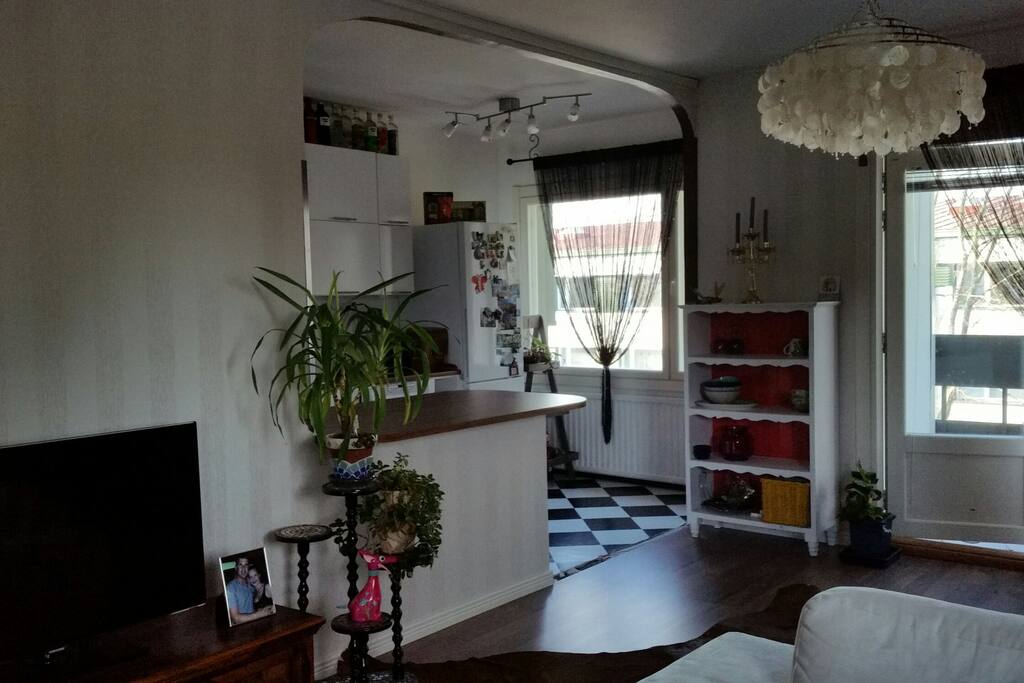 View from the livingroom toward the kitchen