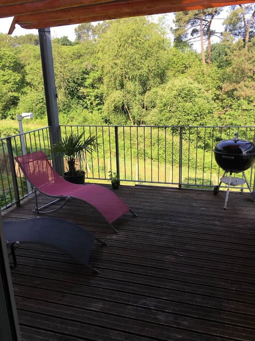 Terrasse avec pergola toile coulissante vue forêt