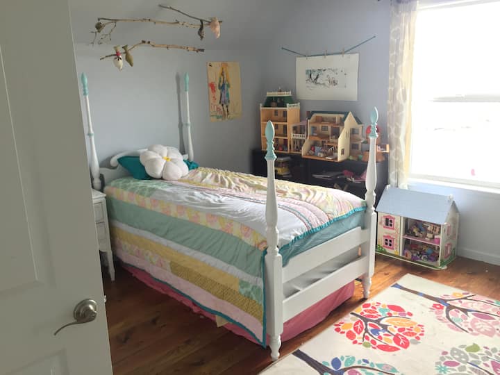 sobu za djevojčice s novim bračnim krevetom (125 × 208 cm) s nadmadracem 