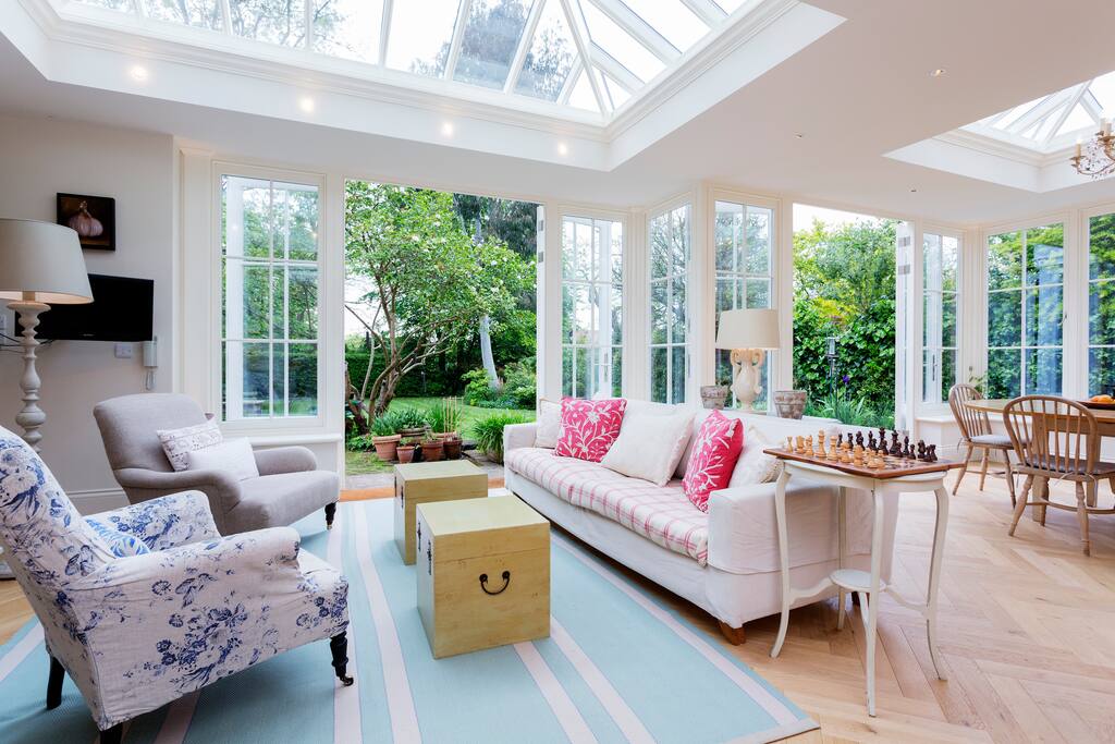 seating area in kitchen