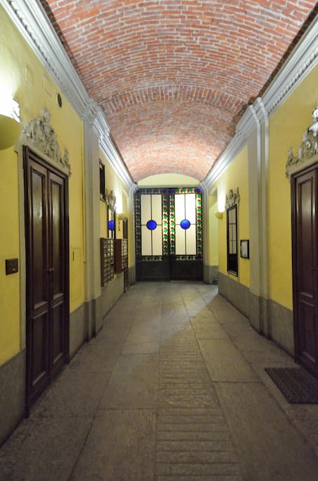 Androne ottocentesco e ingresso appartamento