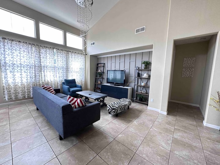 Cheerful 3 Bedroom Home With Free Parking - Tracy