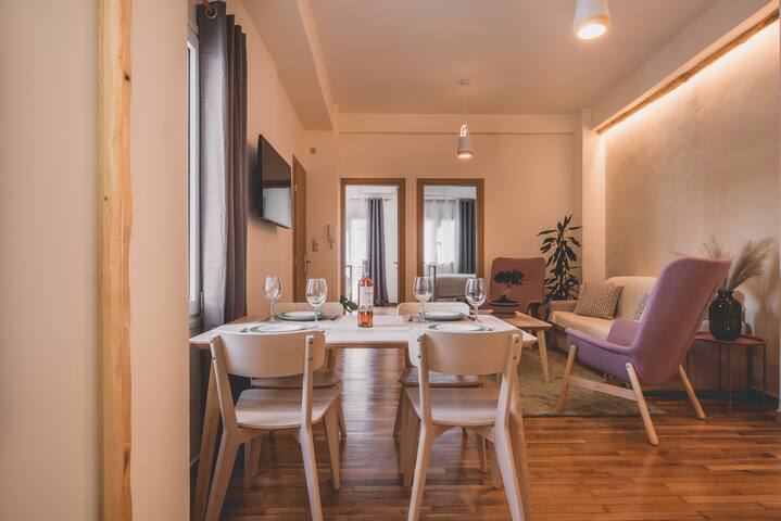 Luxury apt with Acropolis view Terrace and Jacuzzi gallery image 5