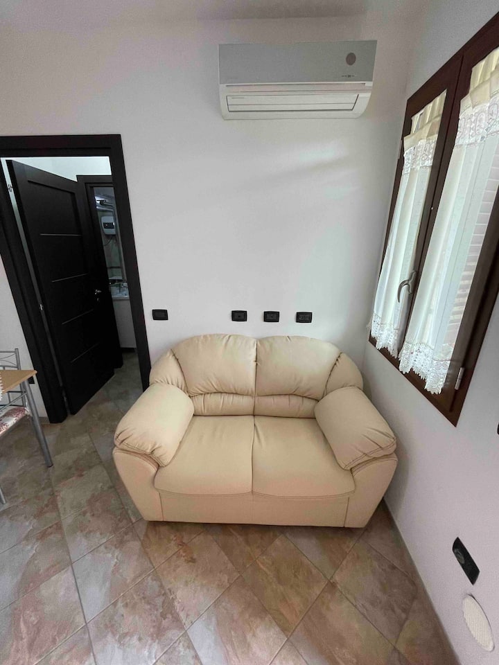 OBÝVAČKA/KUCHYŇA S POHOVKOU