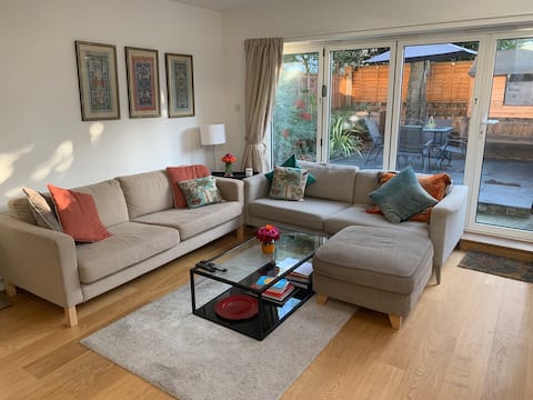 Comfortable double bedroom in West London