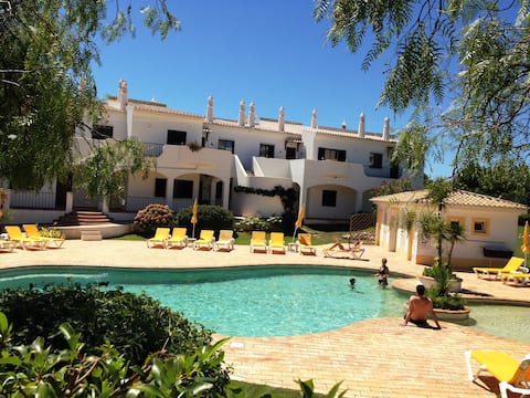Successful Airbnb property: Lovely family apartment near beach and golf course in Alvor