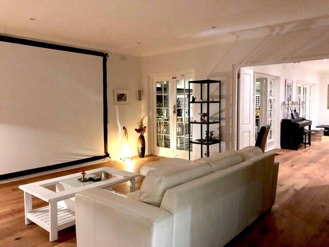 Spacious Villa with Pool, Sauna and UPS gallery image 3