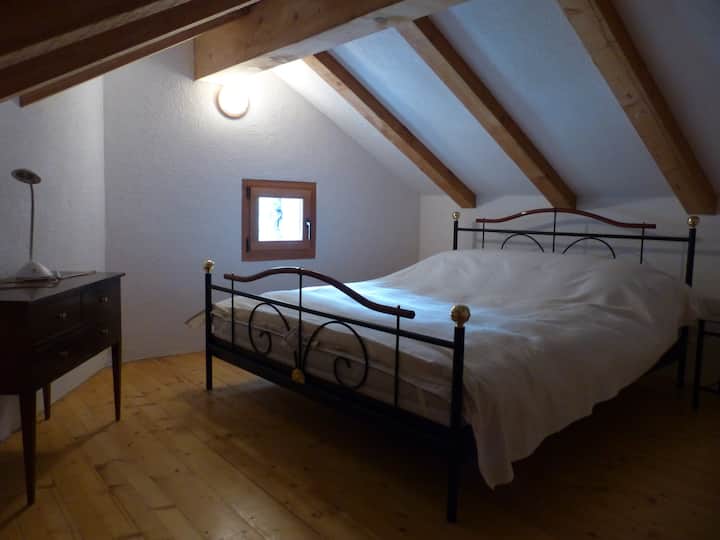 Schlafzimmer 1 mit Doppelbett
(2.Stock)