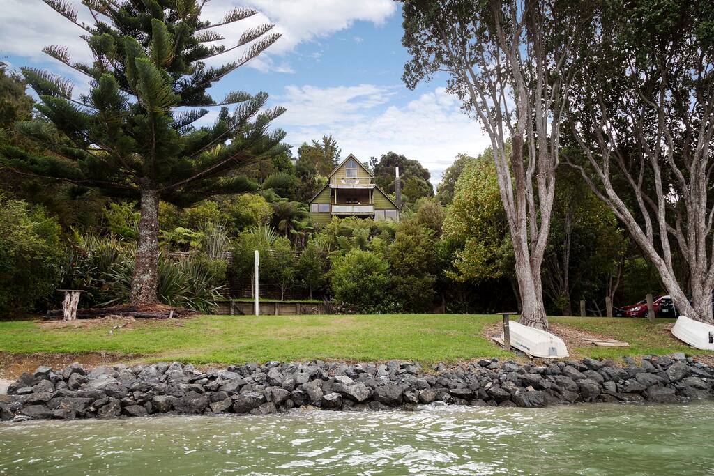 Cottage looking over the reserve