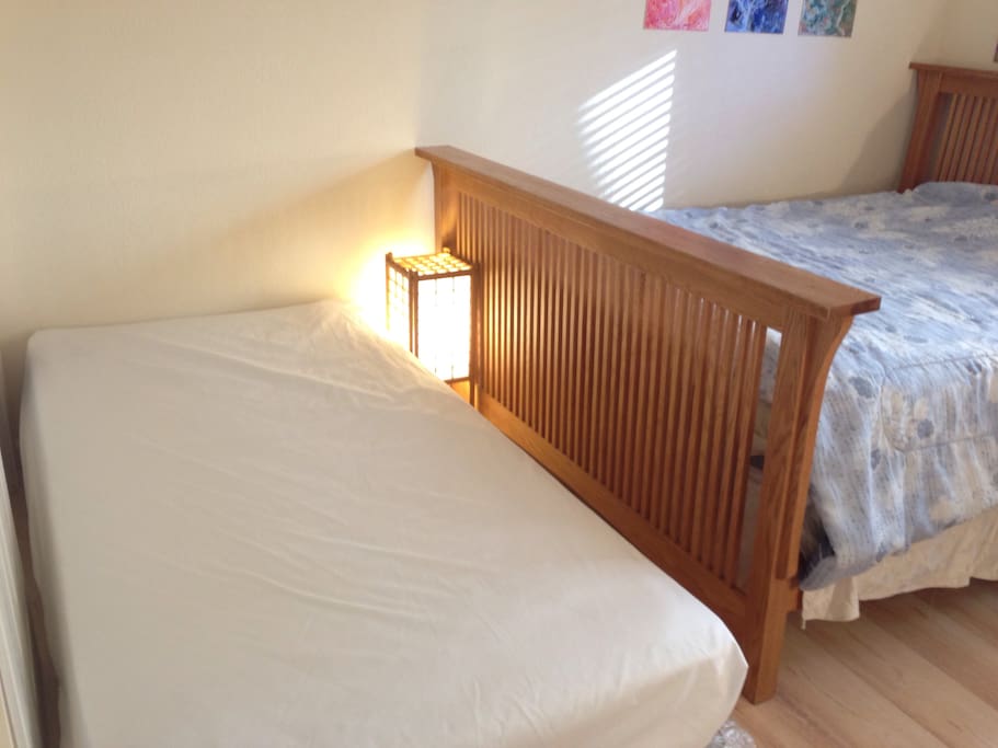 Three guests' setting for the small family travelers: Additional twin size bed can be added when there're three guests' booking.