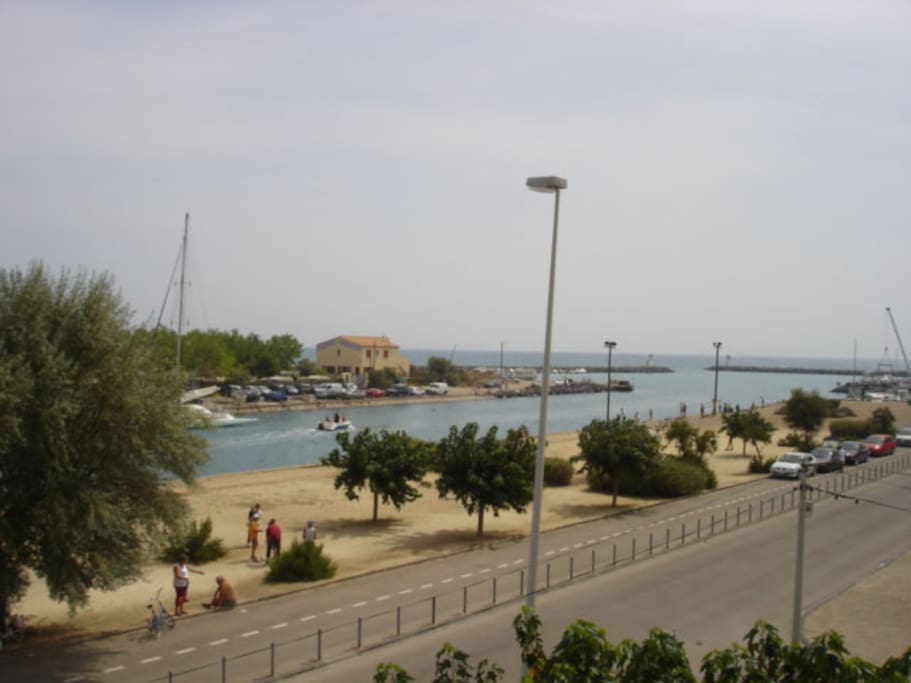 Blick vor dem Haus
Vue devant la villa