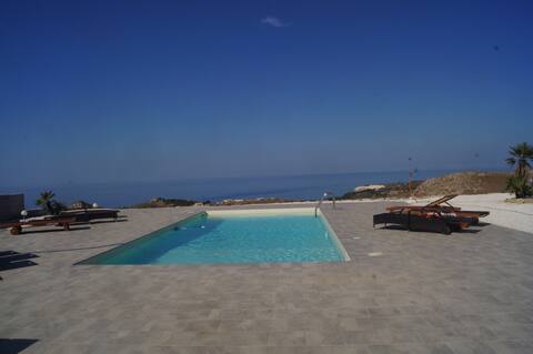 Beautiful house with private pool  and 360° view