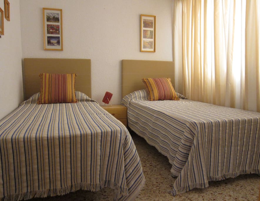 Room n°2 - two brand new single beds