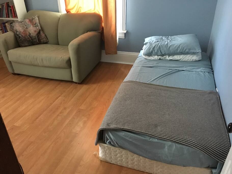 Guest room