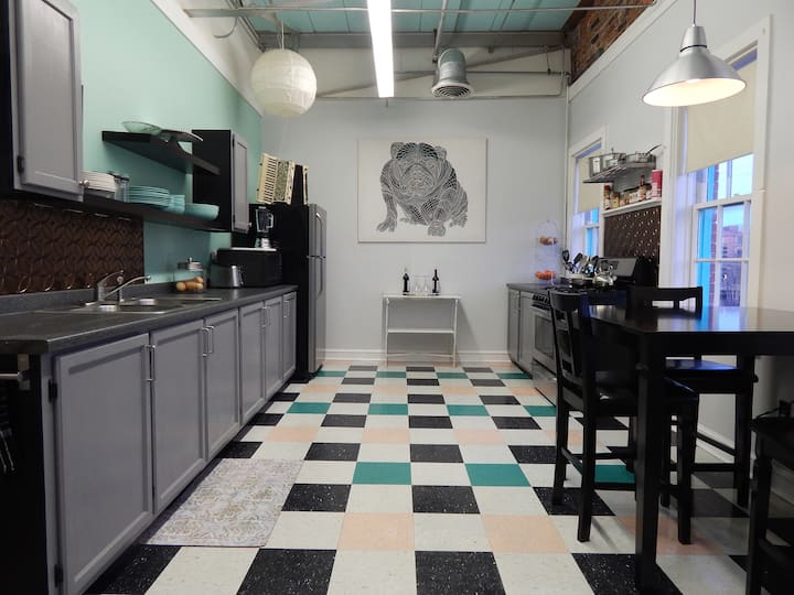 Retro hipster Loft on Riverfront