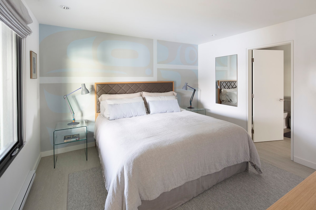 THUNDERBIRD ROOM King bed with linens and down alternative pillows and duvet. Opening ocean view window with Roman shades, 3-piece ensuite, custom dresser and wall mounted TV (Netflix, Crave, Prime video, Discovery Plus available). 

