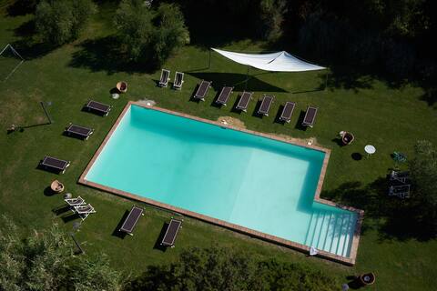 CASA BINI: nature, relax, unique pool, exclusive