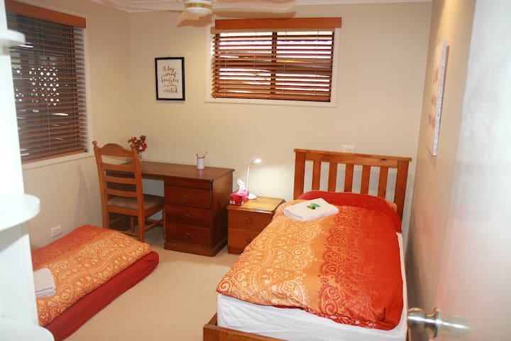Comfortable room centrally located in Coffs