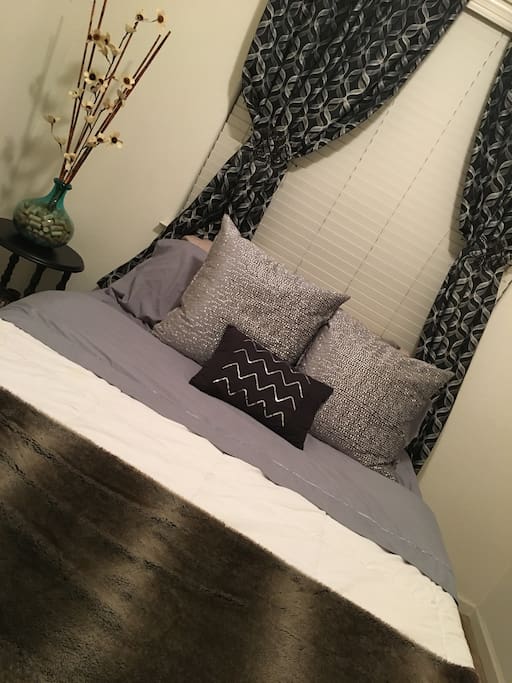 Private Bedroom, New foam mattress, Down Pillows!