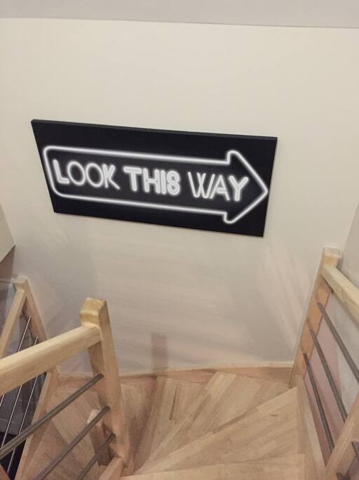 escalier pour accéder à la chambre