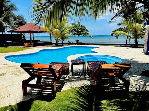 Villa Doña Elsa. Beautiful villa with a beach view