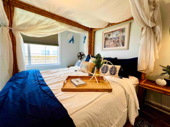 להירגע ולהתרחק בחדר השינה הזה של הוואי ביץ'. 