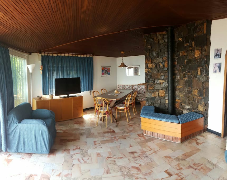 Soggiorno Anna Maria con tavolo, divano e poltrona/Living room Anna Maria with table, armchair and sofa