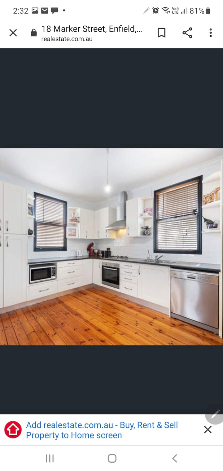 The Castle-5 bedrm, 12 beds 2 bathrm/ pet friendly