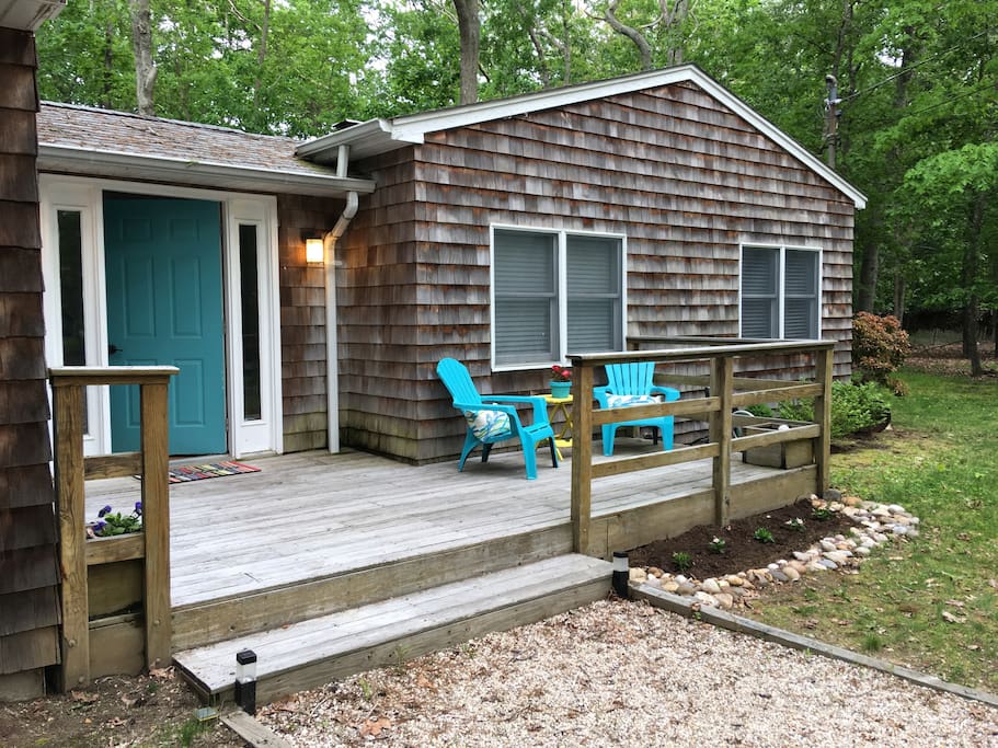 Seating on front porch perfect for enjoying a glass of local wine!